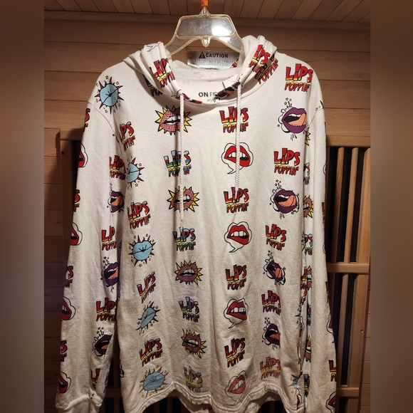 ON FIRE Lips Smackin Hoodie UNISEX - Picture 1 of 4